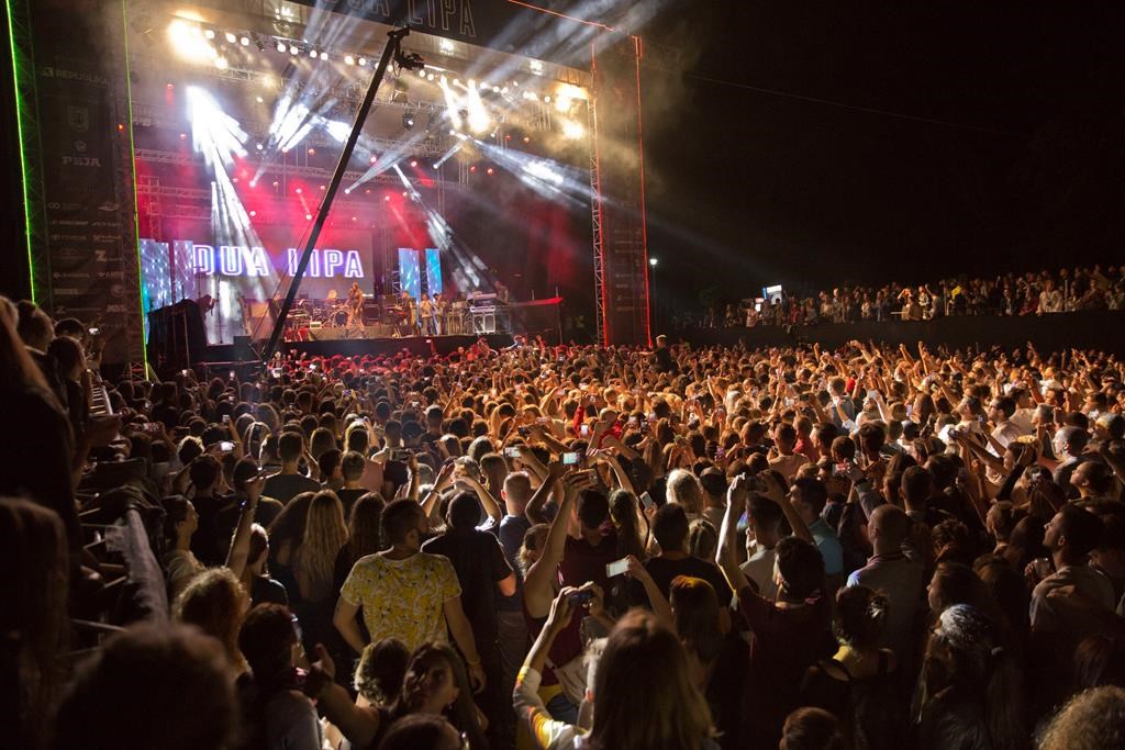 Zbulohet artistja shqiptare që do ngjitet në skenën e ‘Sunny Hill Festival’